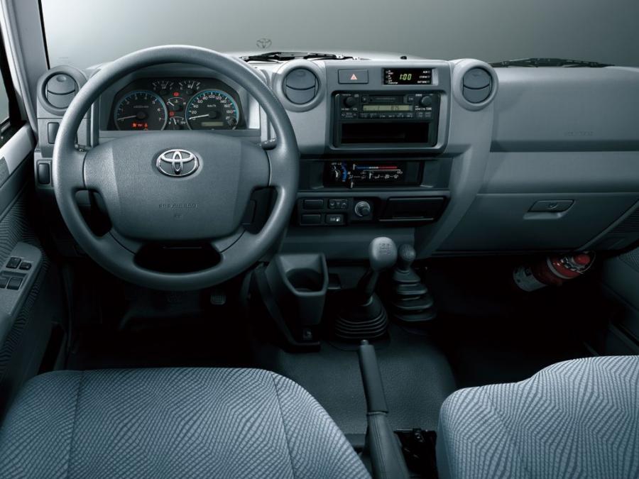  Toyota Land Cruiser 70 Pickup 2007 года  (фото 4 из 9)